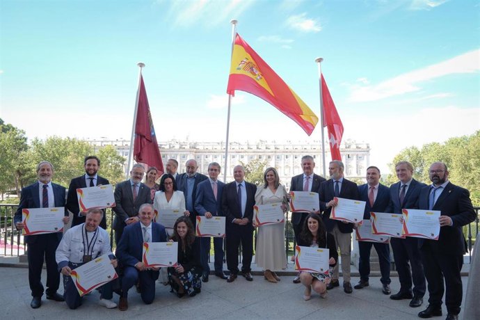 El Ministerio de Turismo entrega los diplomas a 10 nuevas Fiestas de Interés Turístico Nacional e Internacional.