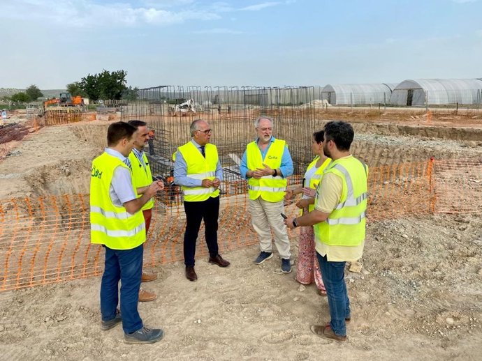 Archivo - Imagen de archivo de una visita a las obras de la EDAR de Campillo del Río.