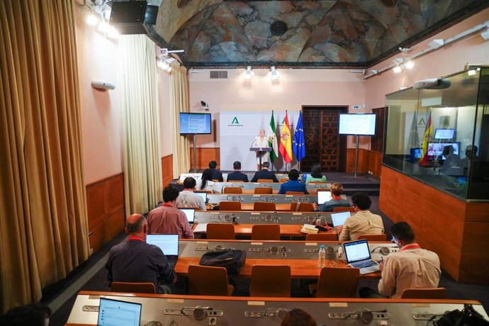 La consejera de Economía, Hacienda y Fondos Europeos y portavoz del Gobierno, Carolina España, comparece en la rueda de prensa. A 24 de agosto de 2025, en Sevilla (Andalucía, España). Rueda de prensa tras el Consejo de Gobierno de la Junta de Andalucía, q