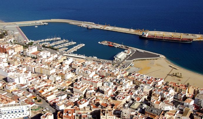 Archivo - Panorámica aérea del puerto de Garrucha (Almería).