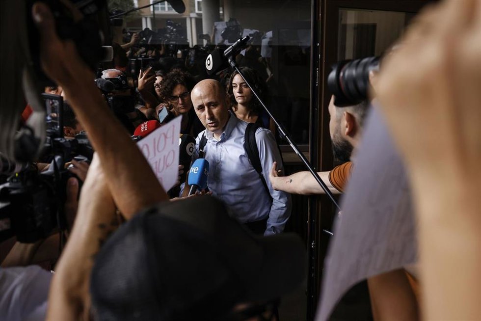 El presidente de la Confederación Hidrográfica del Júcar, Miguel Polo, ofrece declaraciones a los medios a su llegada a declarar como testigo en el juzgado de Catarroja por la dana