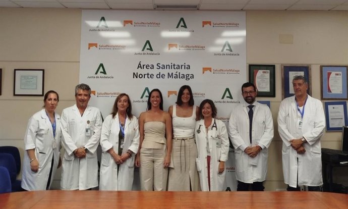 El Hospital de Antequera celebra un acto de despedida a dos especialistas residentes que terminan su formación