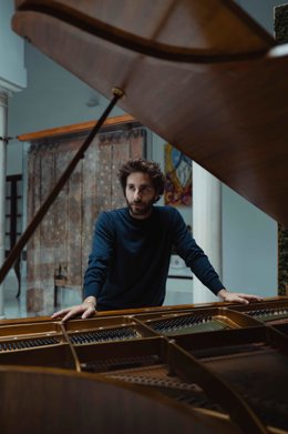 Archivo - El pianista Chico Pérez inaugura la programación de artes escénicas de la Sala Fundación Unicaja María Cristina de Málaga.