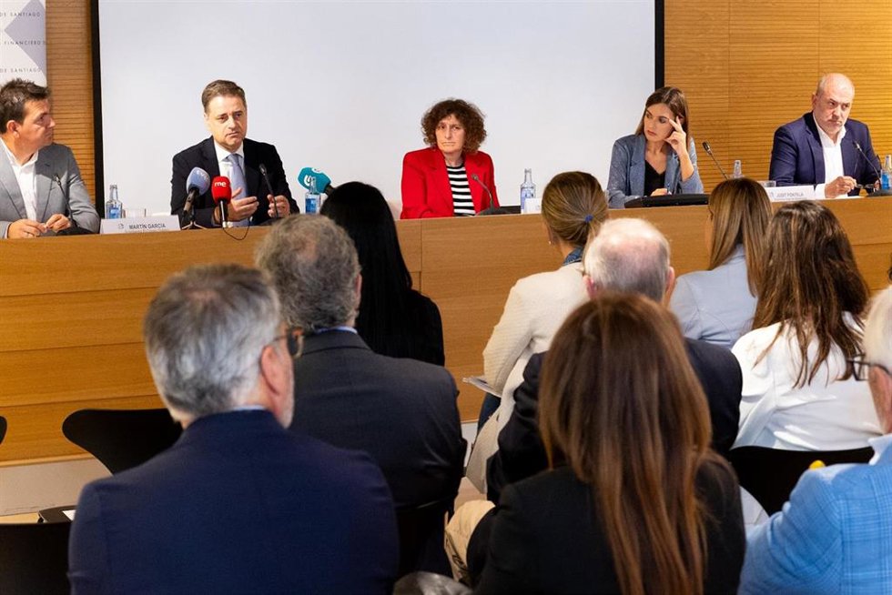 Coloquio sobre los aeropuertos de la Eurorregión Galicia-Norte de Portugal, organizado por el Club Financiero de Santiago.