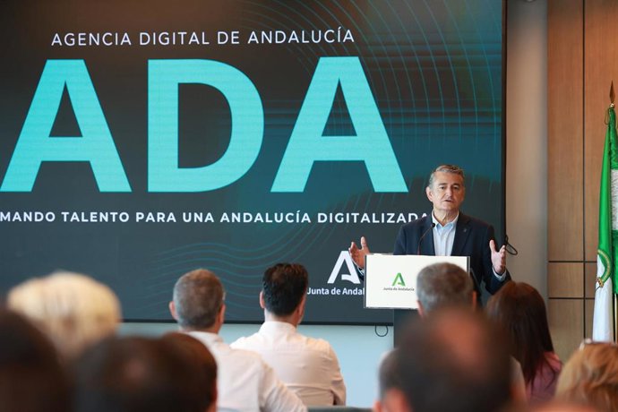 El consejero de la Presidencia, Interior, Diálogo Social y Simplificación Administrativa, Antonio Sanz, interviene en el acto de bienvenida a los nuevos funcionarios TIC de la ADA. A 05 de septiembre de 2025, en Sevilla (Foto de archivo).