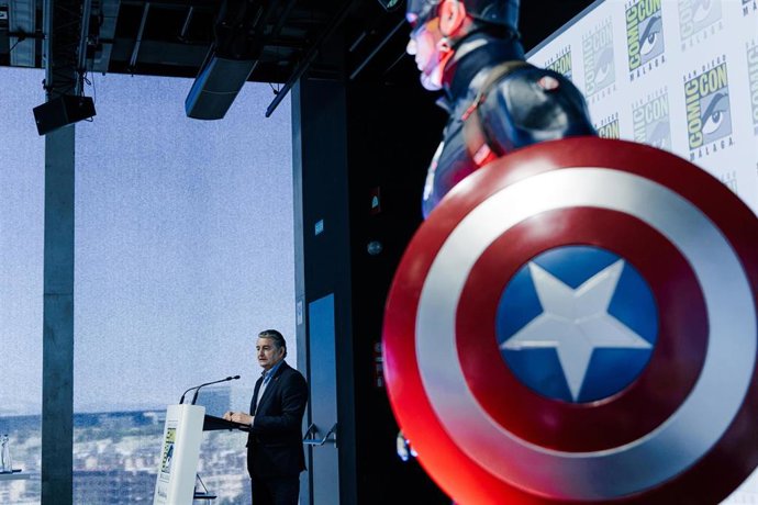 El consejero de la Presidencia, Interior, Diálogo Social y Simplificación Administrativa, Antonio Sanz, interviene durante la presentación del Comic-Con. 