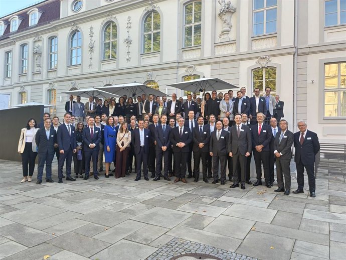 La Alianza H2med incorpora 40 miembros, entre ellos Moeve y Repsol, para impulsar el corredor de hidrógeno