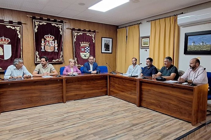 Los alcaldes de ambas localidades, Javier Navarro y Sonia González, se han reunido con técnicos municipales y responsables de Aqualia.