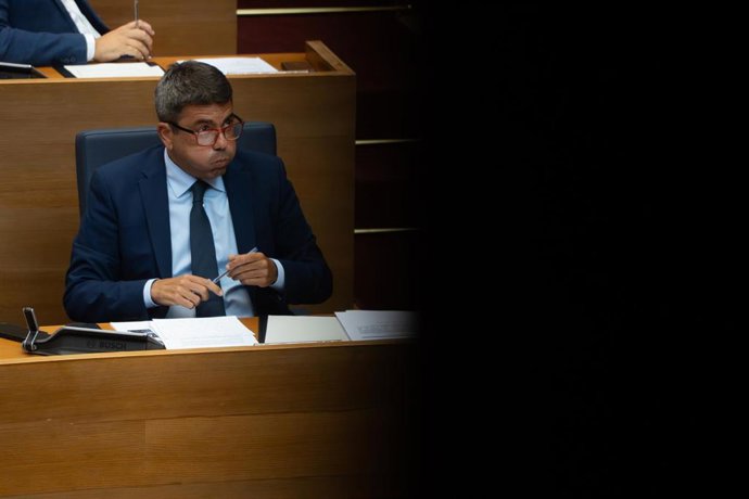 El presidente de la Generalitat, Carlos Mazón, durante el Debate de Política General, en les Corts Valencianes, a 23 de septiembre de 2025, en Valencia