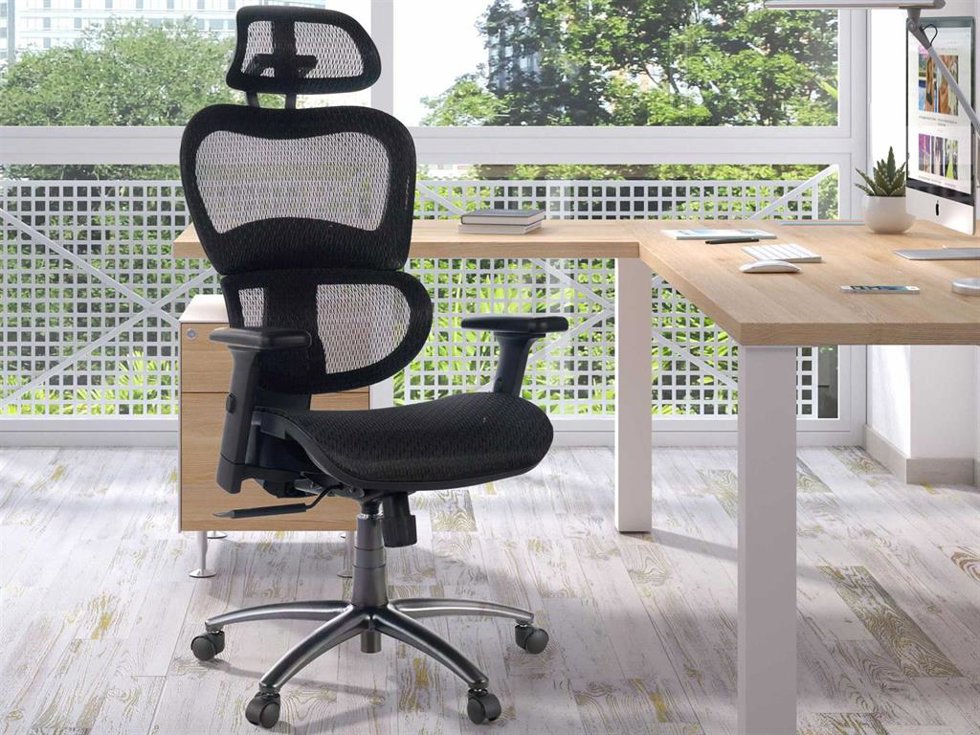 Archivo - Elegir una correcta silla ergonómica para trabajar es muy importante