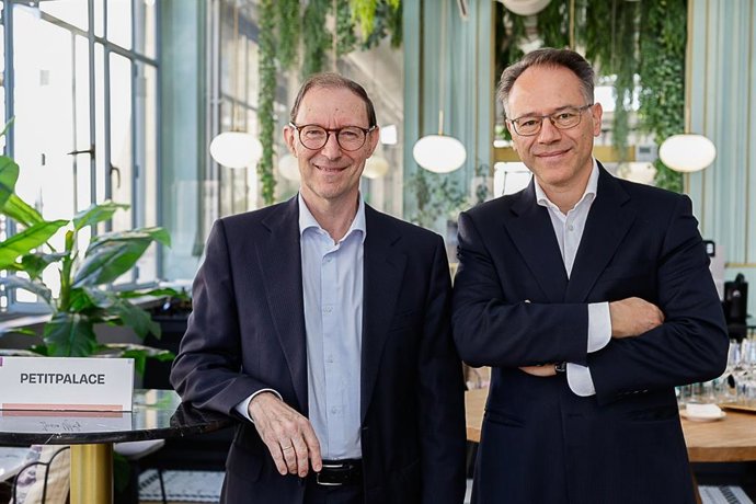 Ignacio Urbelz, Consejero Delegado De Petit Palace, Y Jairo González,  Director De Desarrollo..
