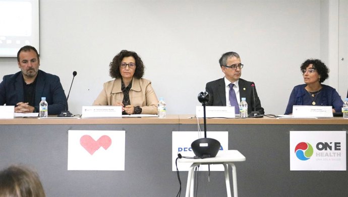 Representantes de la ULE en la inauguración de la tercera edición del curso 'Resistencias a los antimicrobianos. Una amenaza y una prioridad europea (Resist-UE)'.