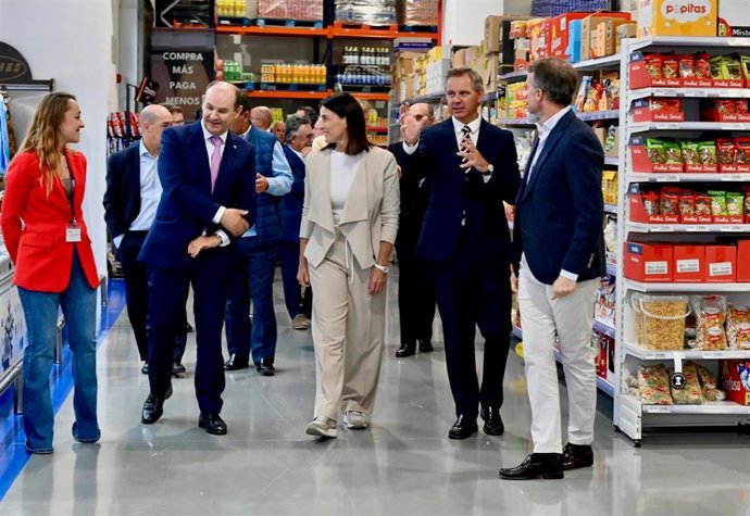 Gema Igual en la apertura del nuevo establecimiento de Unide en Mercasantander