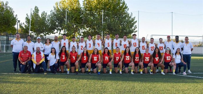 Foto de las dos selecciones españolas antes del Europeo de Flag Football