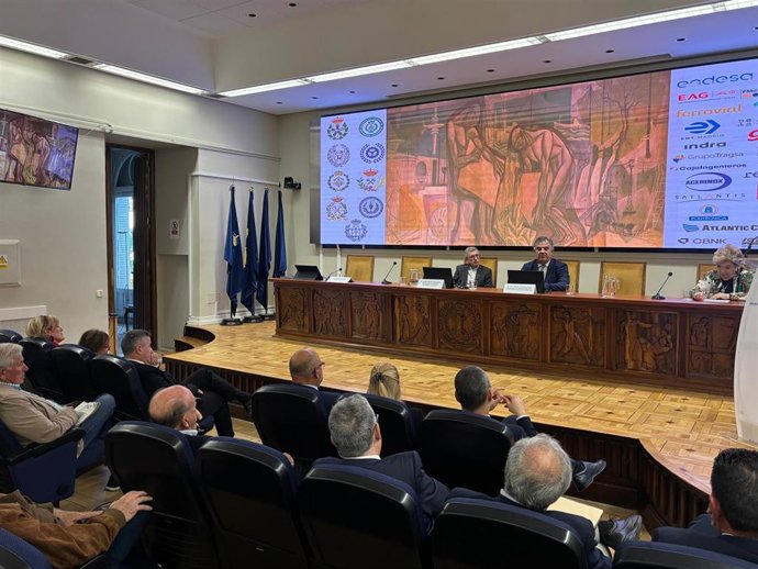 El consejero de Medio Ambiente, Universidades, Investigación y Mar Menor, Juan María Vázquez, presenta, junto al secretario de Estado de Medio Ambiente, Hugo Morán, la jornada ‘El Mar Menor’, organizada por el Comité de Ingeniería y Desarrollo Sostenible
