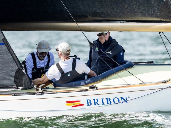 El rey Juan Carlos navegando en El Bribón, a 24 de septiembre de 2025, en Nueva York (España).