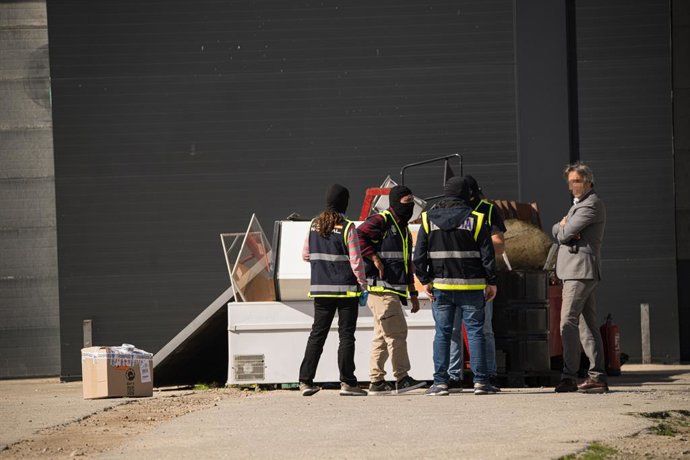 Personal de la Policía Nacional trabaja en un operativo, a 24 de septiembre de 2025, en Pontevedra, Galicia (España). 
