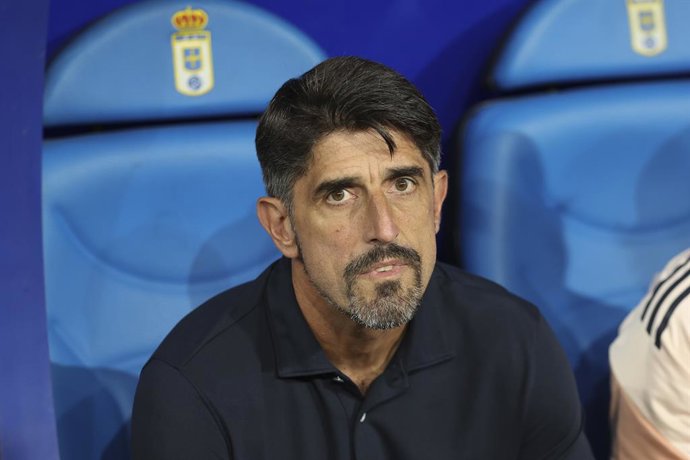 Veljko Paunovic, head coach of Real Oviedo, looks on during the Spanish League, LaLiga EA Sports, football match played between Real Oviedo and Real Madrid at Carlos Tartiere stadium on August 24, 2025, in Oviedo, Asturias, Spain.