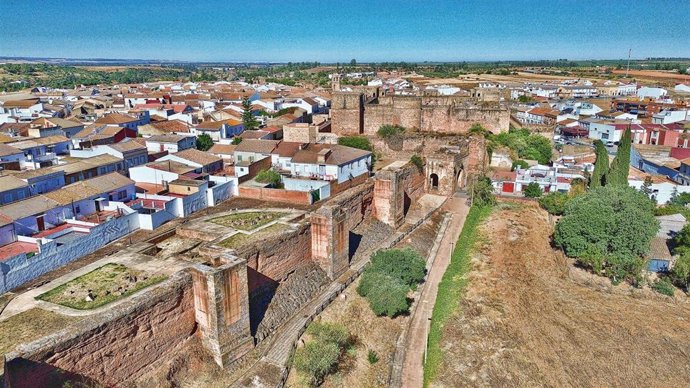 Archivo - Vista geénrica del castillo de Niebla (Huelva).