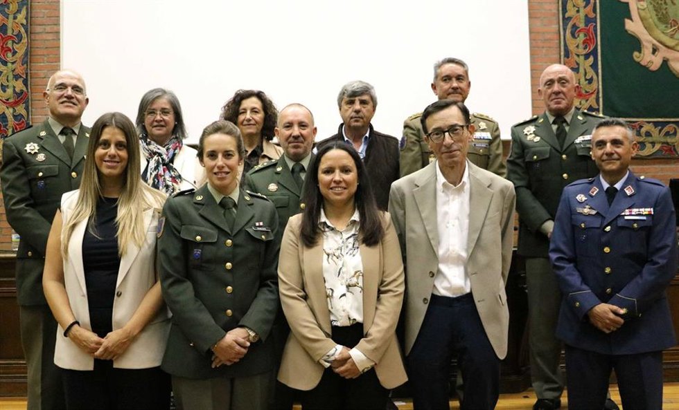 Imagen de los partipantes en la XI Jornada Científica de Cría Caballar de las Fuerzas Armadas celebrada en la Facultad de Veterinaria de la ULE.