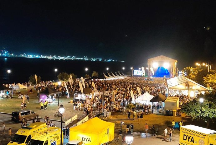 Miles de personas en la jornada del viernes de DalecandELA Fest, en Getxo (Bizkaia)