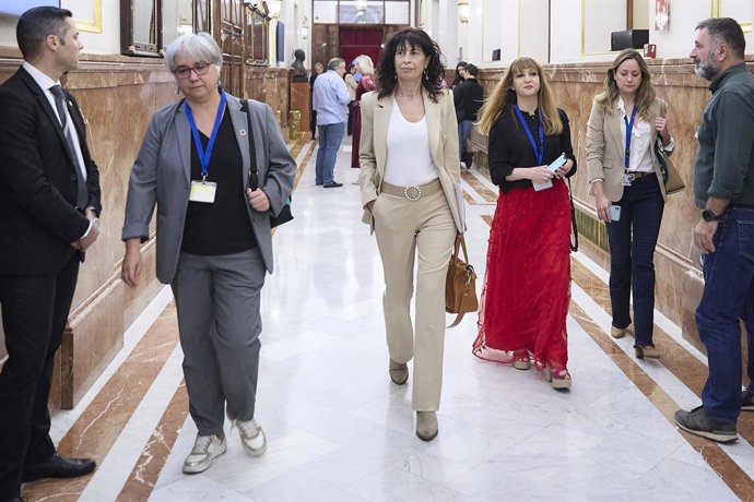 La ministra de Igualdad, Ana Redondo, llega a una sesión de control en el Gobierno, en el Congreso de los Diputados, a 24 de septiembre de 2025, en Madrid (España). 