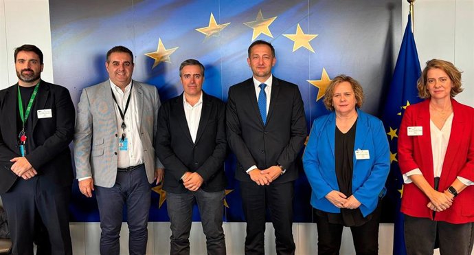 La delegación de UPA, reunida en Bruselas con el comisario de Agricultura, Christophe Hanse