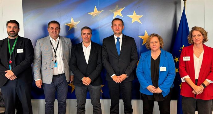 La delegación de UPA, reunida en Bruselas con el comisario de Agricultura, Christophe Hanse