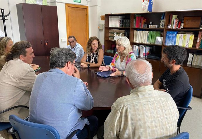 Mercedes Colombo con la alcaldesa de Olvera, Remedios Palma.