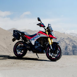 Ultraviolette presenta la nueva X-47 Crossover, la primera moto del mundo con radar integrado de serie.