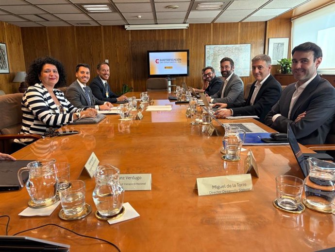 Reunión de trabajo entre representantes del Gobierno de Canarias y el Ministerio de Transición Ecológica para analizar la planificación eléctrica hasta 2030