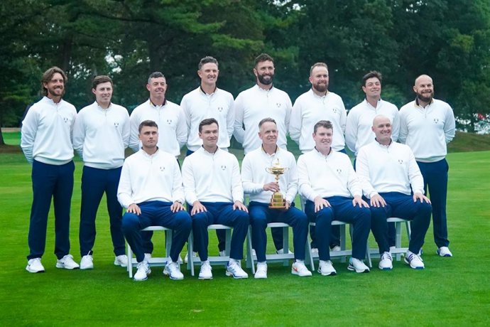 Posado del equipo de Europa antes de la Ryder Cup 2025
