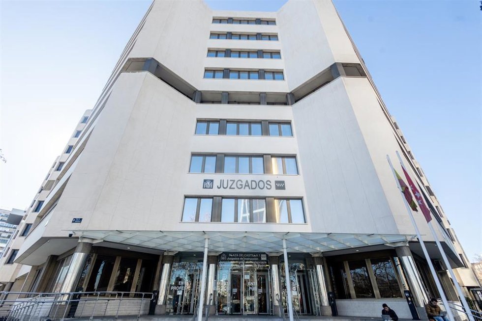 Archivo - Puerta de entrada a los Juzgados de Plaza de Castilla, en Madrid (España).