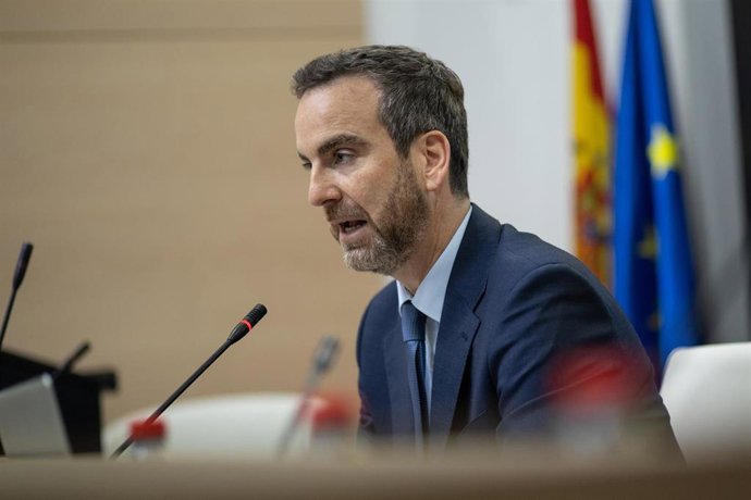 Archivo - El presidente del Frob, Álvaro López Barceló, interviene durante el V Congreso Internacional de Derecho Bancario, en el Ilustre Colegio de la Abogacía de Madrid (ICAM), a 4 de abril de 2025, en Madrid (España). 