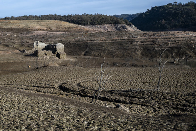 Archivo - Vista del pantano de Sau, a 22 de enero de 2024, en Barcelona, Catalunya (España). 