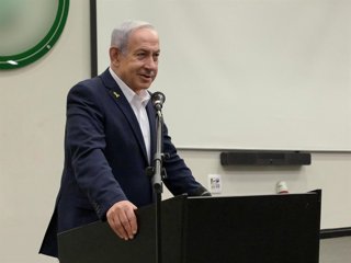 Archivo - HANDOUT - 28 July 2025, Israel, Tel Aviv: Israeli Prime Minister Benjamin Netanyahu delivers a speech during a visit to the IDF Intelligence Directorate. Photo: Maayan Toaf/GPO/dpa - ATTENTION: editorial use only and only if the credit mentioned