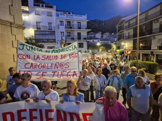 Manifestación para pedir la vuelta del centro de salud al casco urbano de Cazorla.
