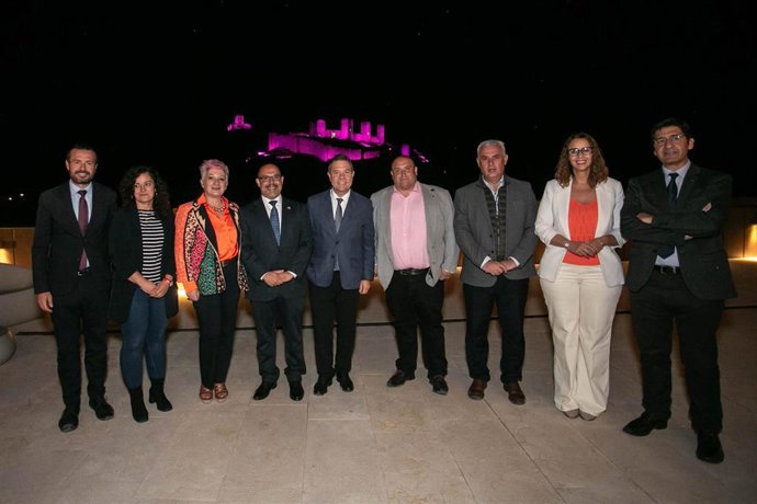 El presidente de Castilla-La Mancha, Emiliano García-Page, inaugura la iluminación artística del Castillo de Molina de Aragón y Torre de Aragón.