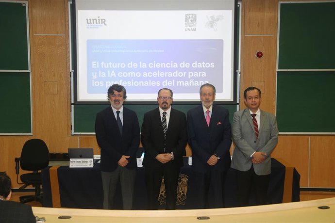 La demanda de expertos en IA se dispara un 95% en México en el último año, según un informe presentado por UNAM y UNIR