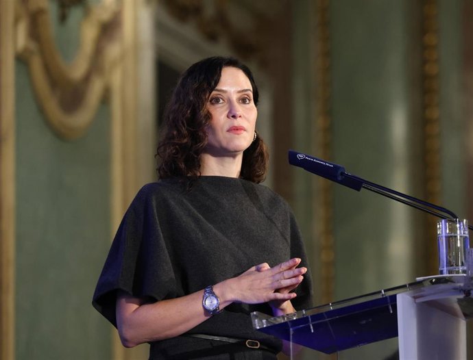 La presidenta de la Comunidad de Madrid, Isabel Díaz Ayuso, durante un desayuno informativo de Fórum Europa, en el Real Casino Gran Círculo de Madrid, a 25 de septiembre de 2025, en Madrid (España).