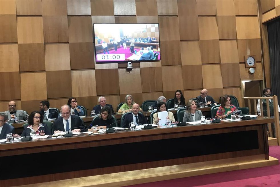 Bancada de la derecha del salón de plenos del Ayuntamiento de Zaragoza