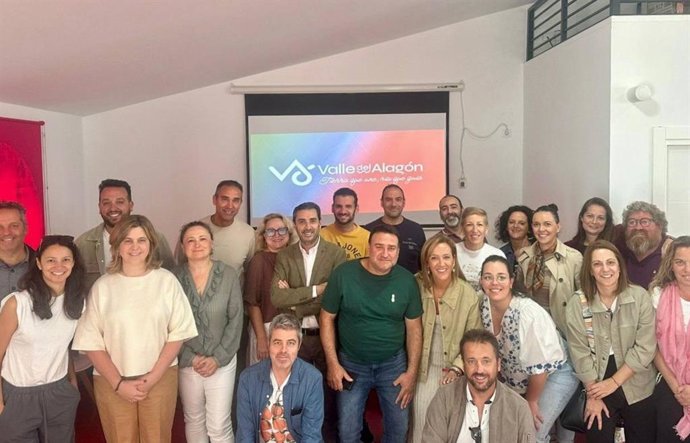 Agentes sociales y empresarios del Valle del Alagón reunidos en Carcaboso para impulsar turísticamente la comarca cacereña