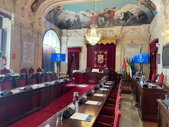 Archivo - Salón de plenos del Ayuntamiento de Málaga en una imagen de archivo