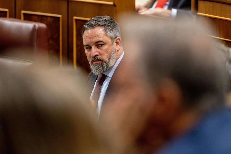 El presidente de VOX, Santiago Abascal, durante una sesión de control en el Gobierno, en el Congreso de los Diputados, a 24 de septiembre de 2025, en Madrid (España).