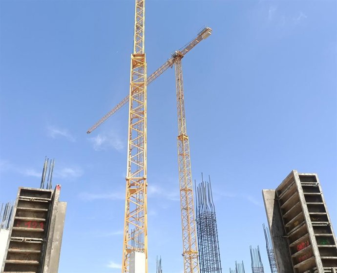 Imagen de archivo de construcción de viviendas en València.