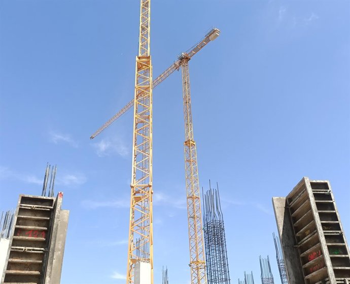 Imagen de archivo de construcción de viviendas en València.