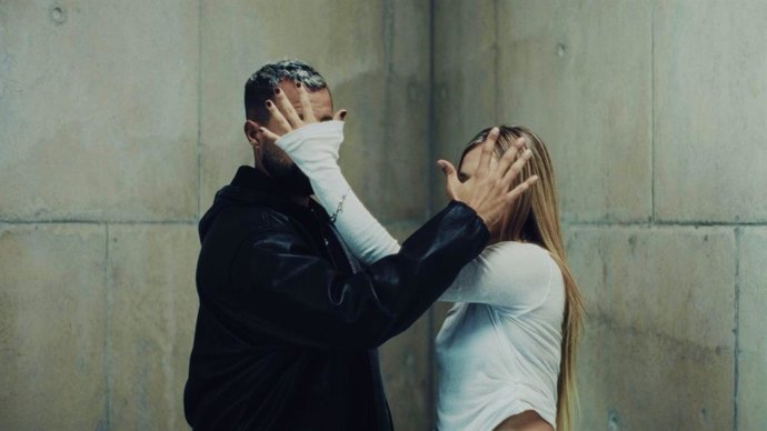 L'artista de Benissa Abril publica 'Te'n vas anar', una cançó de pop electrònic que compta amb la col·laboració de La Fúmiga