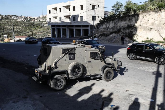 Archivo - Arquivo - Veículo militar israelense na Cisjordânia