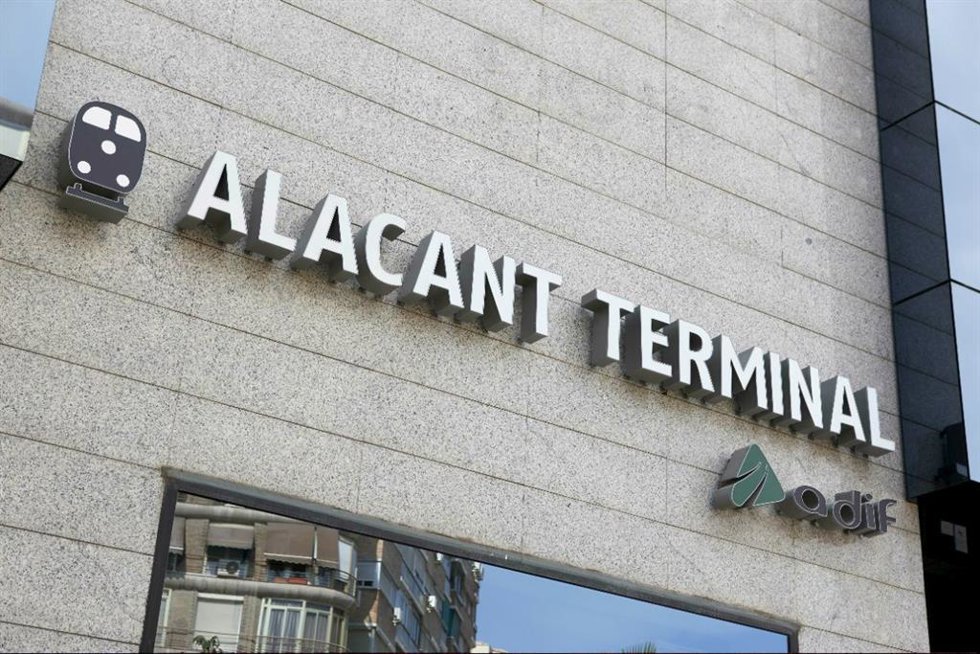 Archivo - Estación de tren de Alicante