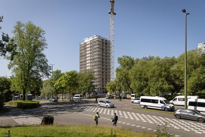 Archivo - uma ação policial no bairro 'Peterbos' em Anderlecht, Bruxelas, na quarta-feira, 11 de junho de 2025. Uma operação em grande escala contra o tráfico de drogas foi realizada nesta manhã.